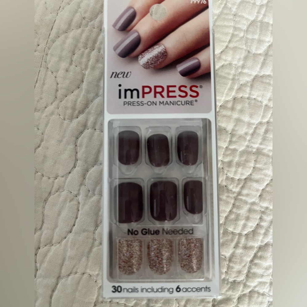 Press on nails